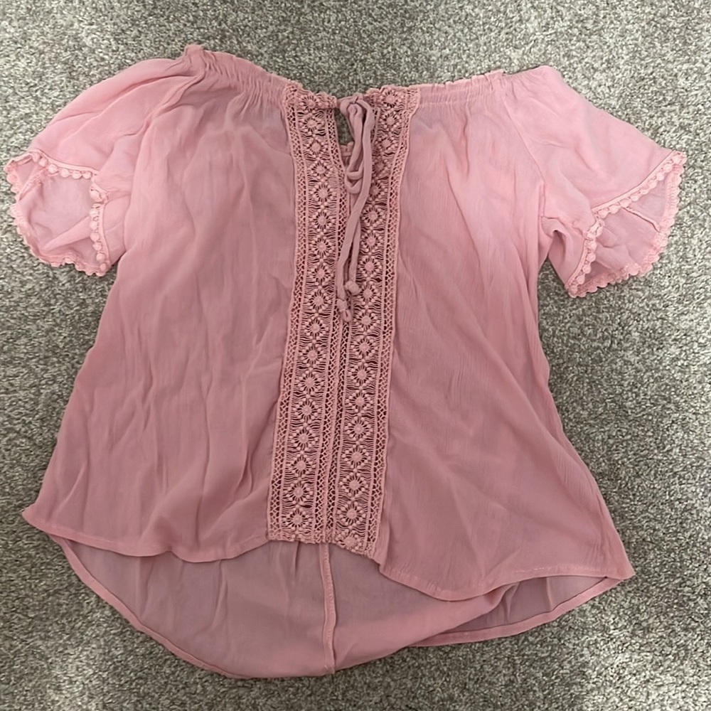 Light pink ruffled crop top for summer